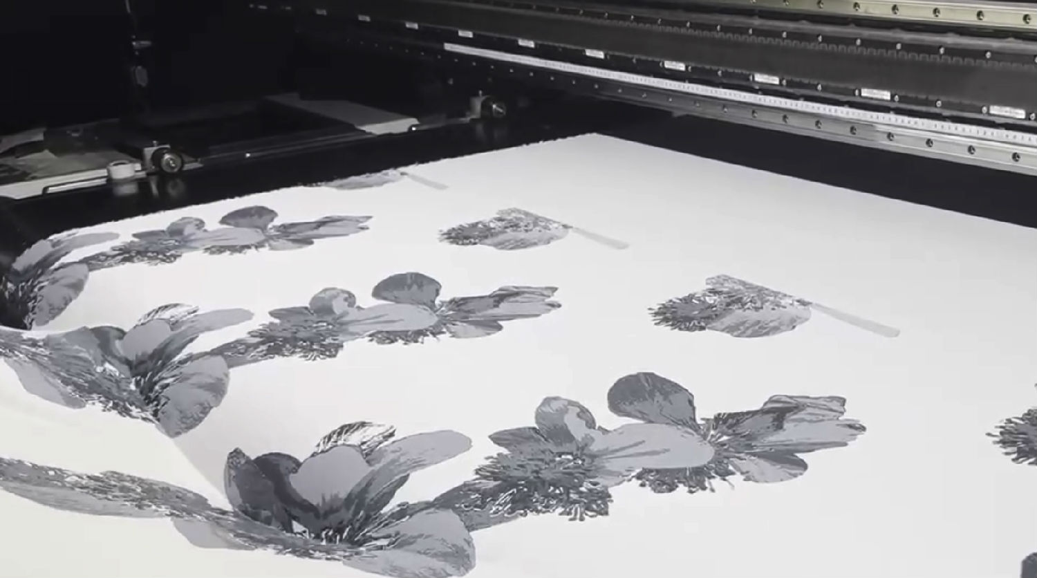 如何預防數(shù)碼印花機噴頭卡在中間?