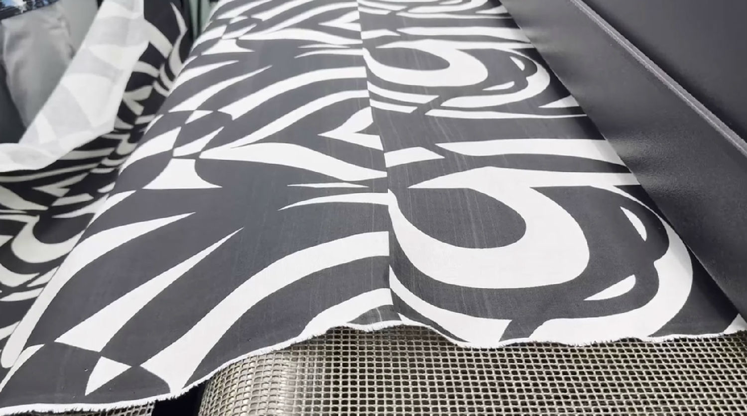 數碼印花機打印出現拉絲情況怎么辦?