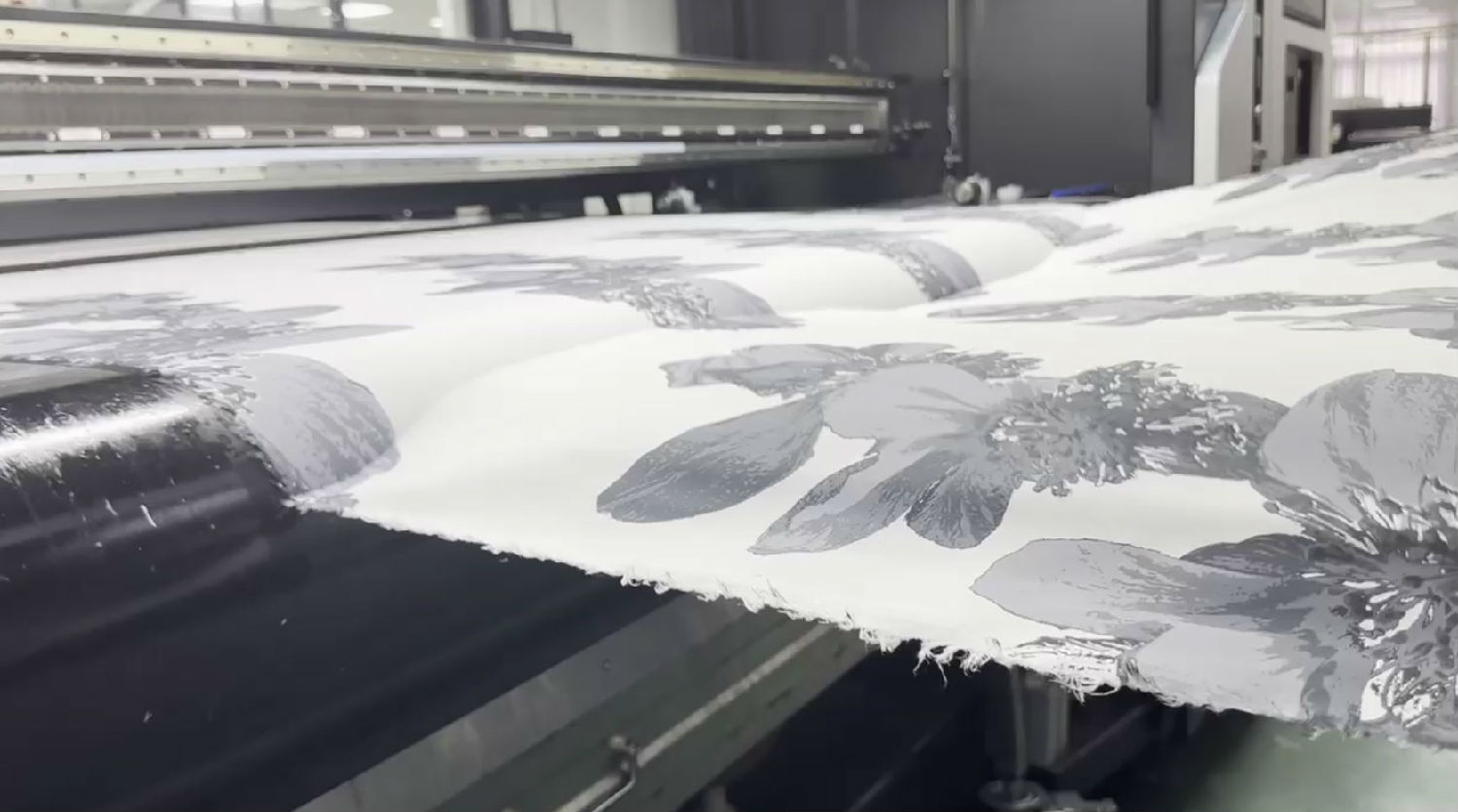 如何避免數(shù)碼印花機打印時織物偏移?